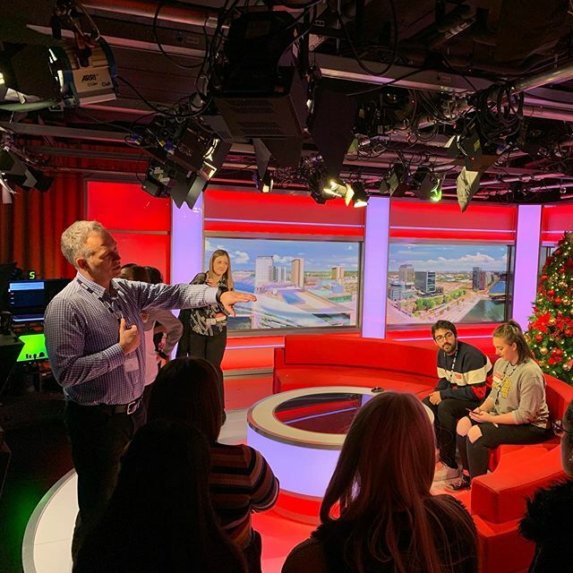 JeremyBuxton's tweet photo. Thanks to @RogerJ_01 Roger Johnson from @BBCNWT for showing our new BBC staff around their studio which is shared with @BBCBreakfast - they loved the experience @BBCAcademy #bbcupfront https://t.co/xrlmPCjM3d