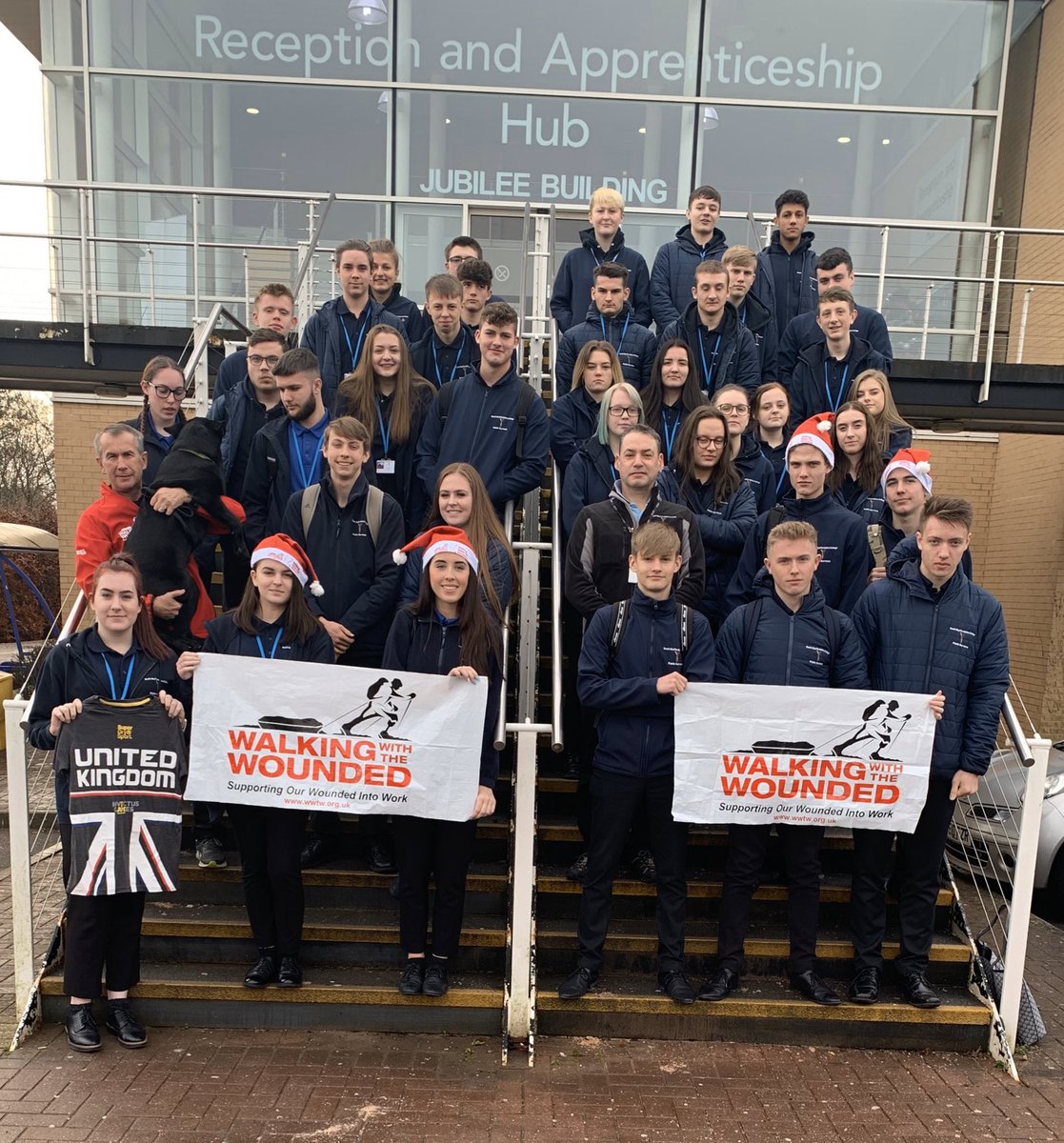 WH4X_15's tweet image. Looking forward to joining the #PublicServices students of @southstaffs tomorrow as they walk 10 miles from #Hopwas to the @Nat_Mem_Arb for @supportthewalk #WalkingHomeForChristmas @ianpringle6 @LichfieldLive @LichMercury @tamworthherald 
👍🇬🇧👣👣🎄