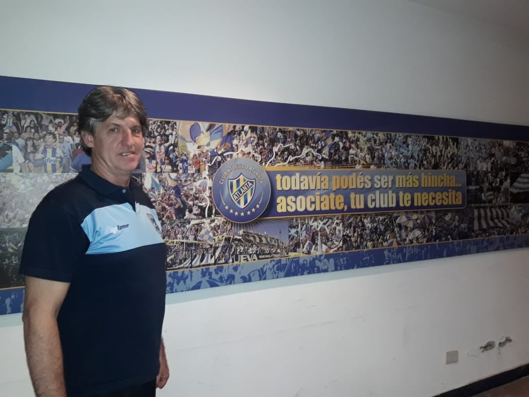 🇺🇦 Eduardo Peruchena será el coordinador del handball en <a href="/AtlantaHandball/">AtlantaBalonmano</a> en 2020. 

El ex entrenador de La Garra será el encargado de la actividad en el club bohemio, además de mantenerse en el cargo como DT de <a href="/HandballCid/">CID MORENO</a> en LHD. 

📲 y 📸: <a href="/atlantaoficial/">Club Atlético Atlanta</a>