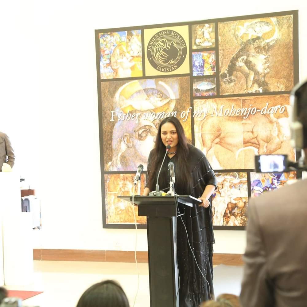 IsbArtFestival's tweet photo. Let's Appreciate Art with Islamabad Art Festival.
IAF19 Award for best Music Performance goes to Saira Peter from United Kingdom. Her performance amazed the Audience of International Islamabad Art Festival 2019 including Mega Musical Night, Presidency &amp; Closing Ceremony. https://t.co/ZkPi3lu1hK