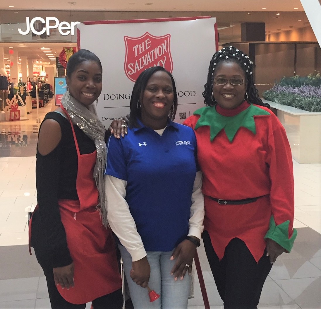 CamdenKroc's tweet photo. Great to see our friends at @HorizonBCBSNJ & @HZNFoundation bell ringing at @CherryHillMall today. Thank you volunteers for raising needed dollars and spreading Christmas joy! #redkettlereason https://t.co/18iPWaLM2k