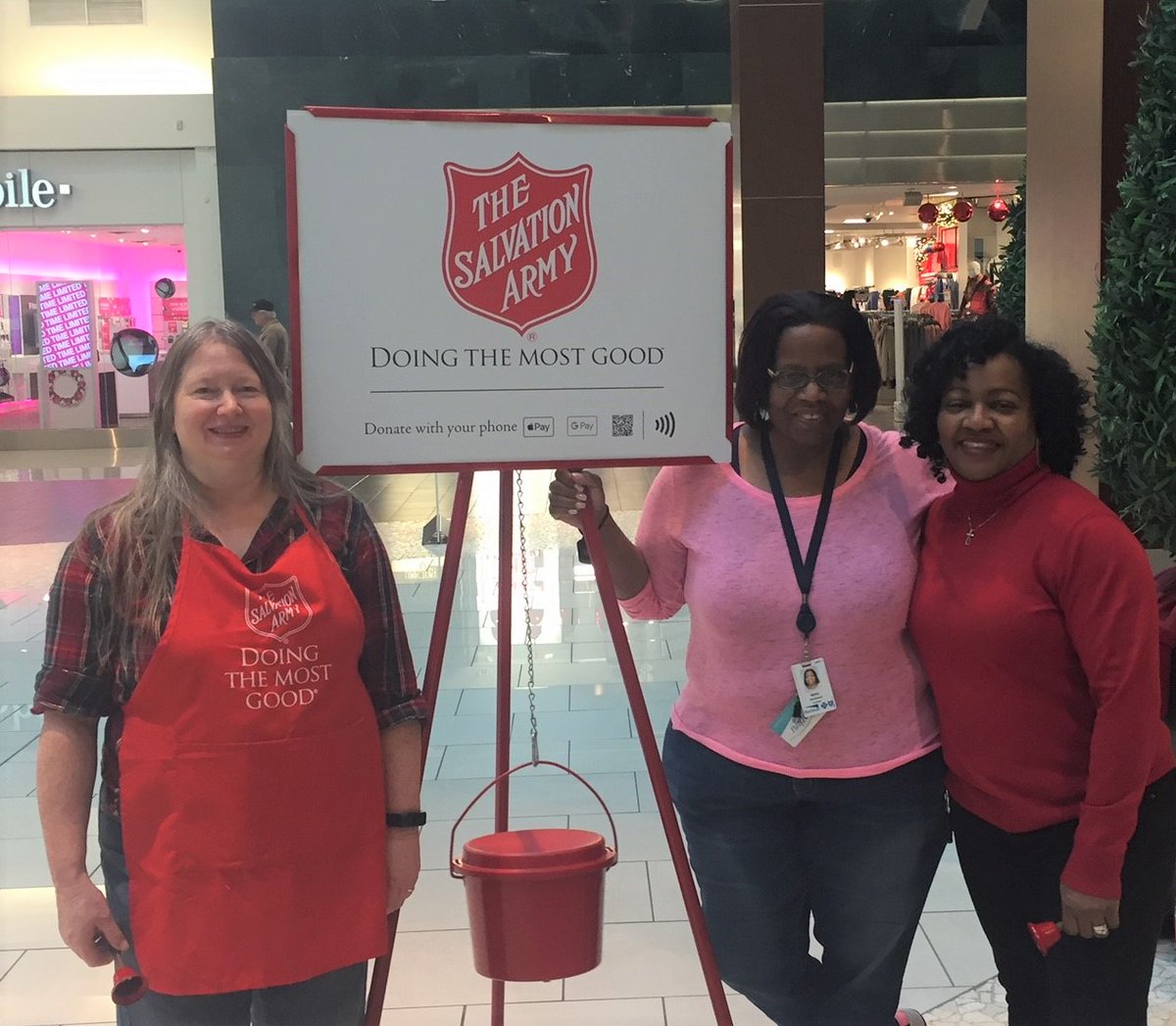 CamdenKroc's tweet photo. Great to see our friends at @HorizonBCBSNJ & @HZNFoundation bell ringing at @CherryHillMall today. Thank you volunteers for raising needed dollars and spreading Christmas joy! #redkettlereason https://t.co/18iPWaLM2k