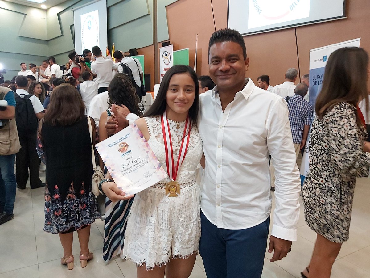 Soledad en todo lo alto en la Gala de <a href="/acordatlantico/">ACORD Atlántico</a>, nuestra  <a href="/SharidFayad/">Sharid Fayad</a> ganó premio a la mejor deportista de provincia , estuvo acompañada por el secretario de deportes Sydar Perea . Felicitaciones Sharid, una año sensacional para ti .
