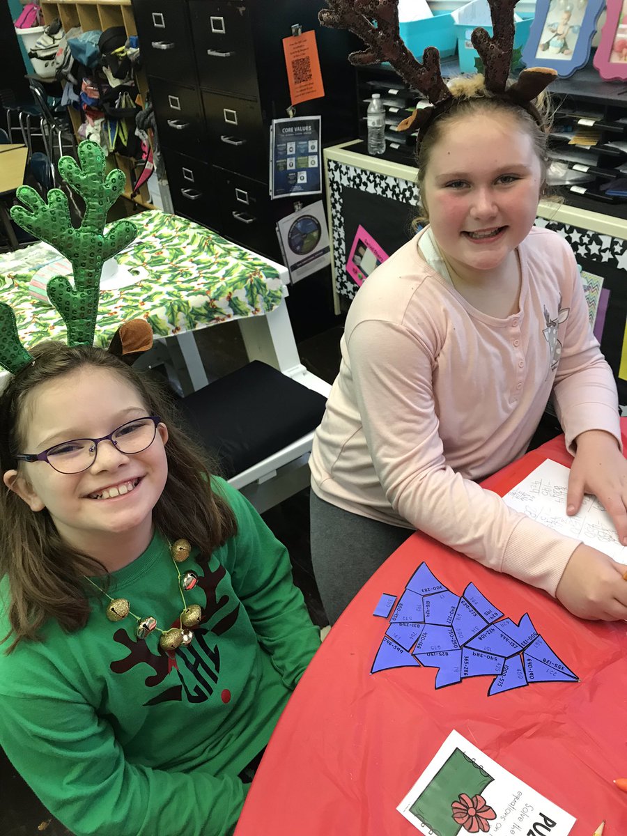 anna_allman's tweet photo. Santaโs Workshop #RoomTransformation! Elves were needed to solve math problems and build Santaโs toys ๐งธ๐
๐ผ๐#RESThinks @JenniferWarden5 @jenbrown224 #ThirdGrade #engagement https://t.co/ogJlfPVp3Q