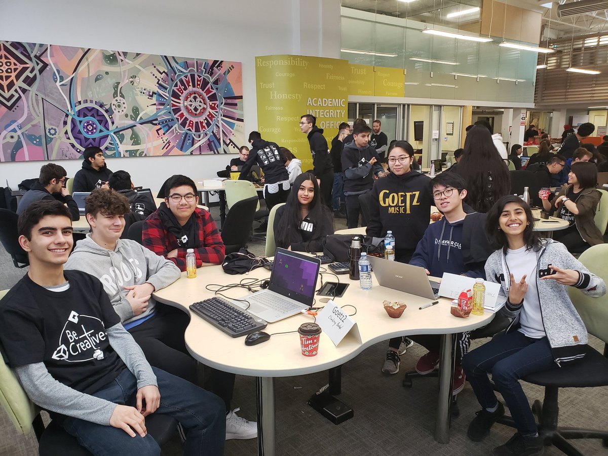 GoetzCoder's tweet image. @GoetzCoder participating at the DP game making competition at sheridan oakville @GoetzGators