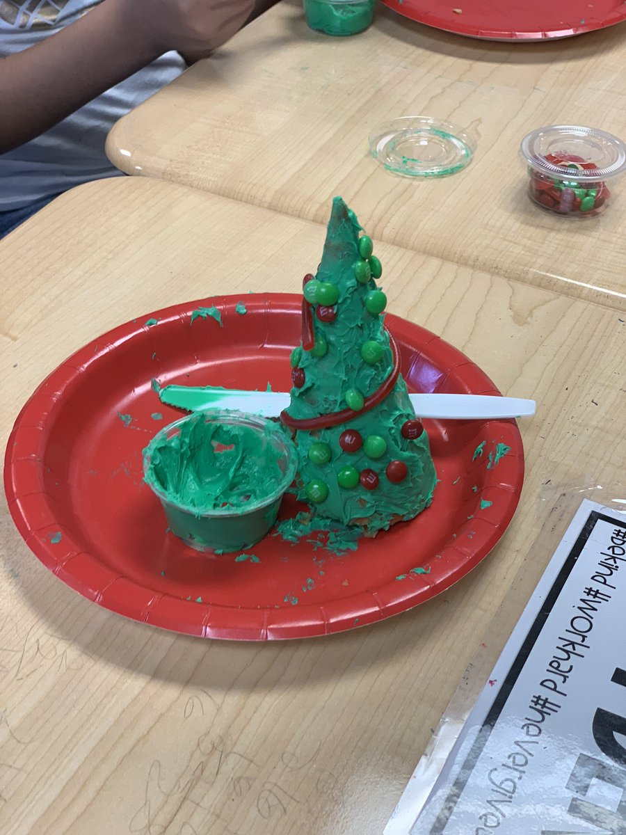teachingtidbit's tweet photo. Christmas Tree STEM challenge 🎄 because the cones are on level ss must find a way to get their trees to stand tall like the Rockefeller Tree we learned about in “The Carpenter’s Gift” #storybookstem #makelearningfun #wearegulf https://t.co/GYUsFrPWRs