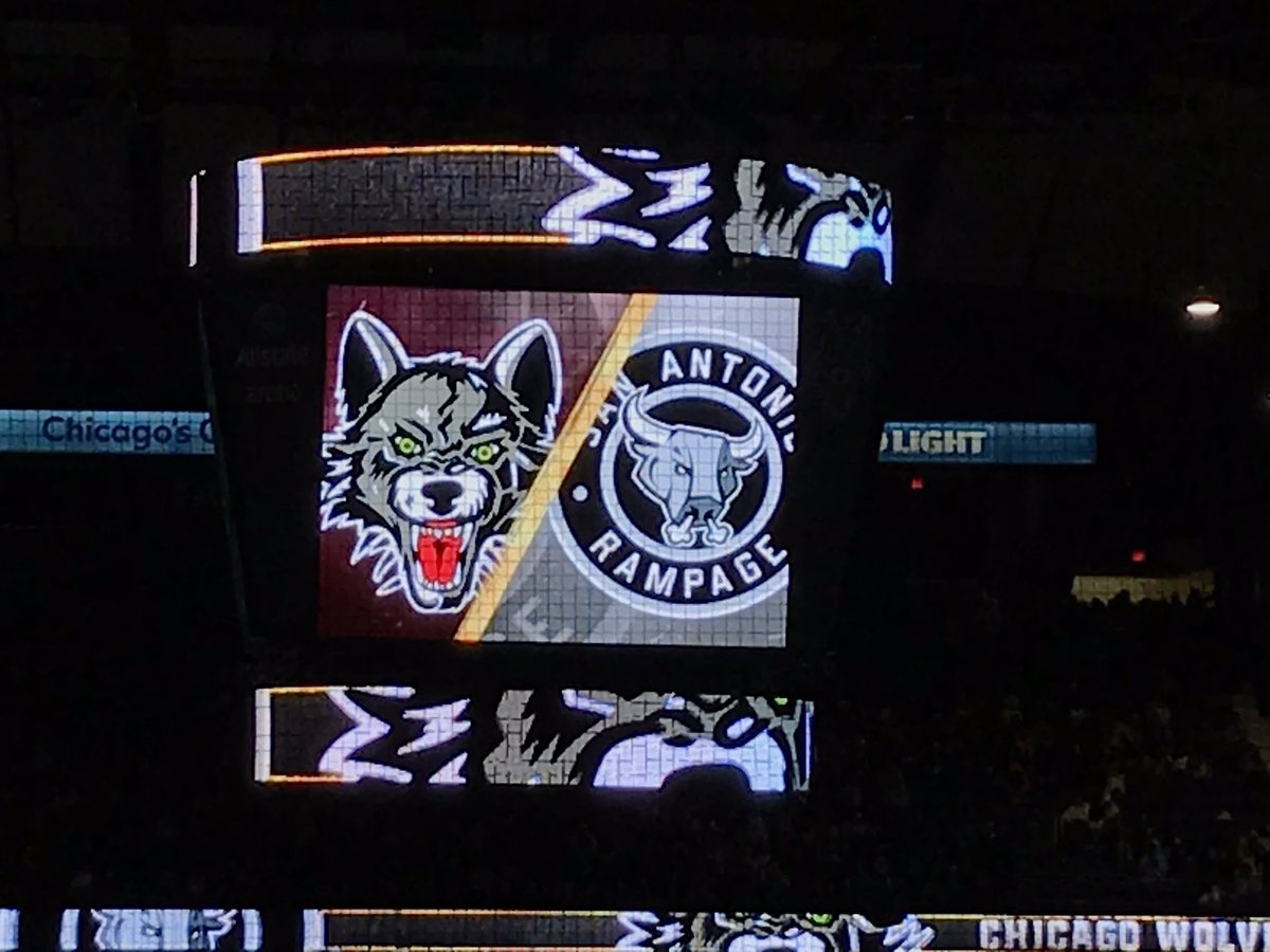 kimweldon5's tweet photo. Chicago Wolves Get Schooled By Skates field trip! #ccs118 #d118 #5weldon #bestfieldtrip https://t.co/fsYTUFImxB