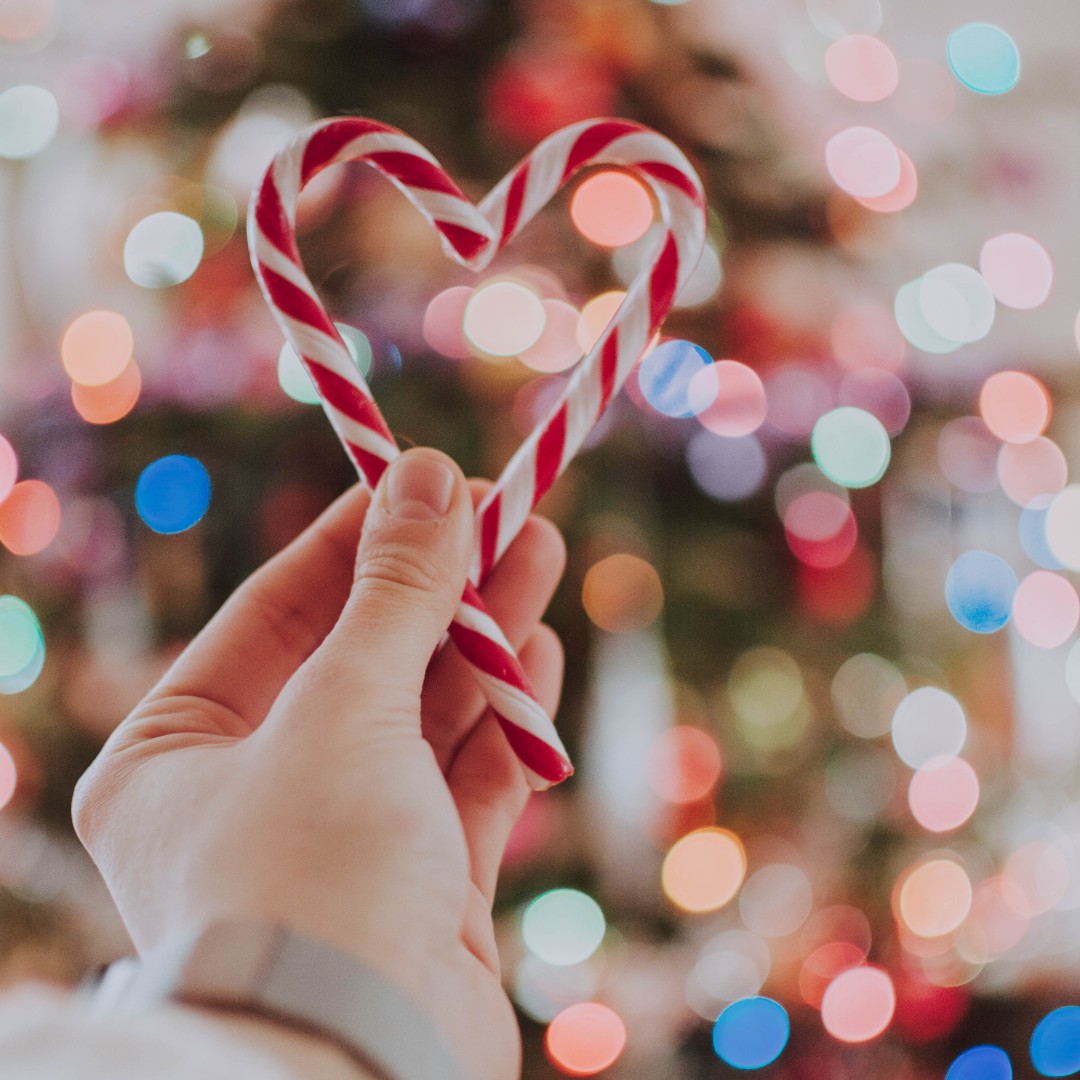 Today's #KindnessCalendar idea is to hang candy canes on car doors in a parking lot. 🍭 Simple gestures like this can go a long way! 🥰

Download your Kindness Calendars here: randomactsofkindness.org/printables
#MakeKindnessTheNorm