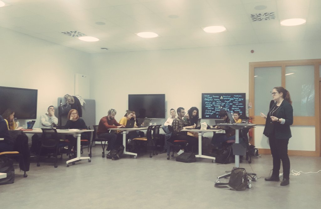DisruptCampus44's tweet photo. La dernière #DisruptDay de l'année est finie!
Au programme:
Cours sur la #data avec @alinedeschamps dans #sallepixa @FacSciencesNtes
Fringale avec @myboocompany par la Mission #Entrepreneuriat @UnivNantes 
Travail de groupe #lego #seriousplay !
Les vacances seront bien méritées ! https://t.co/SaumN5eqeb