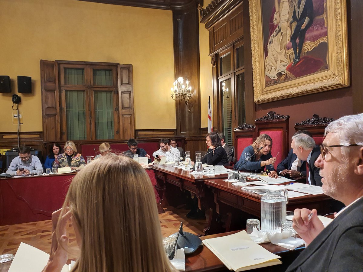 Jordi_Obon's tweet photo. Empezamos el pleno de @Bcn_SSTG el último del año. Nuestras propuestas siempre favorables a que en el distrito haya más inversión municipal #PleSSG https://t.co/ls7rBmF9Vl