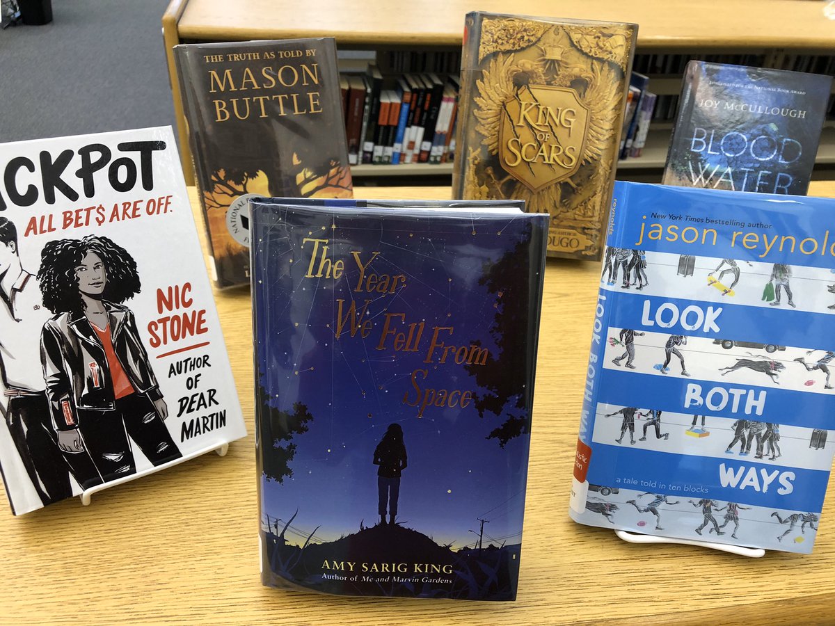 KatieRainer1's tweet photo. Come by and find the perfect book for the break! We have lots of great books looking for just the right reader 📚😍 #booksforthebreak #AJHSlibrary https://t.co/44hZwV8Xwl