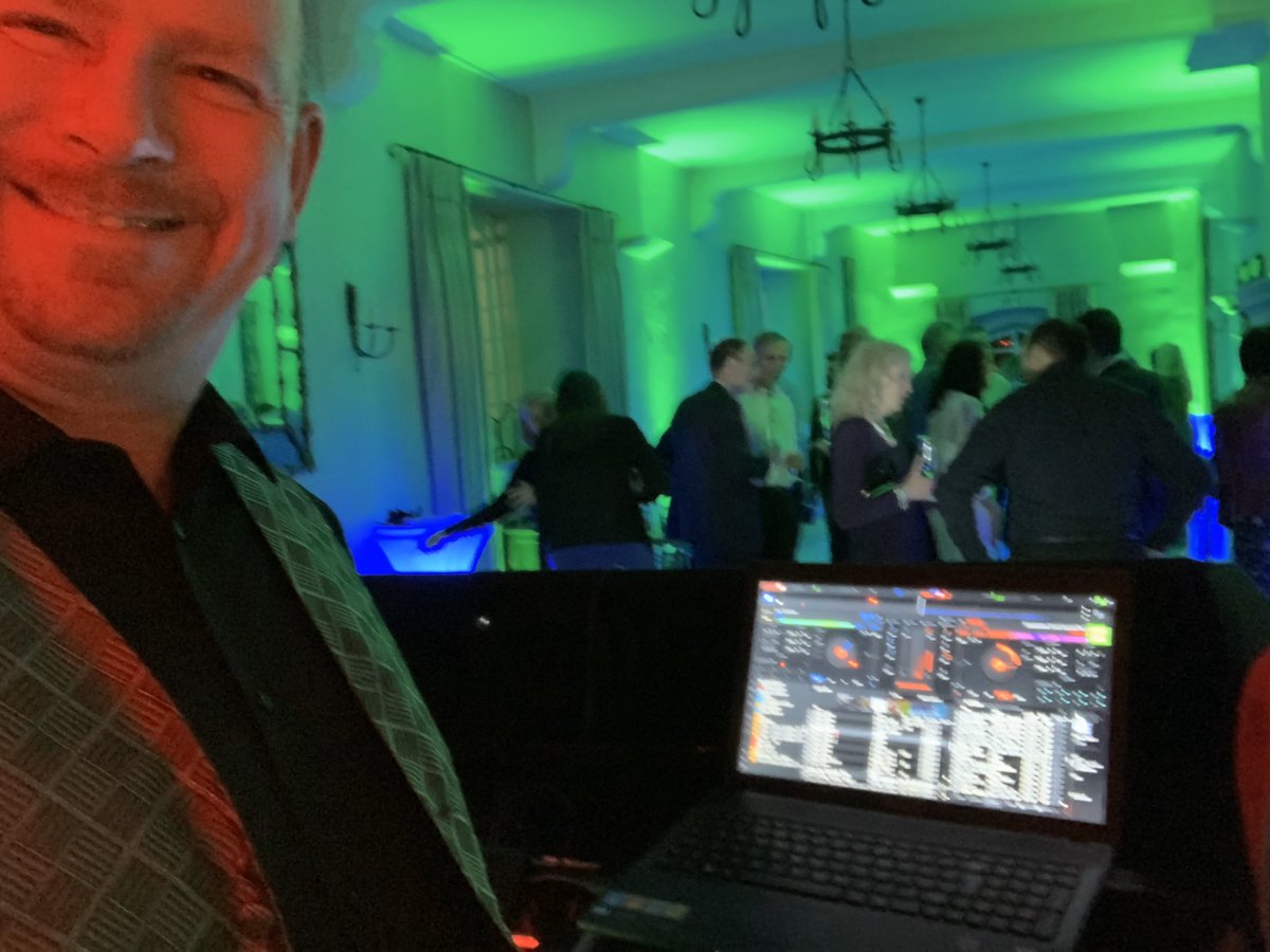 AndyWebbDJ's tweet photo. Glaming up #LeedsCastle tonight
#pa #party #christmasdisco
#Kent #Castle #uplighting #washlight #events #djnstuff
@djnstuff https://t.co/ltVwZfDxyN