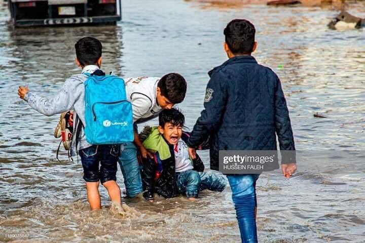 اي ليش لا اهم شي نداوم مو ؟ العلم مهم حتلو على حساب فسادكم الي واصل فوك روسنا احب اكول لشكو ذيل هنا قنادر المتظاهرين تسوا راسكم ياعارات تردون الناس تداوم وانتم مستفادين من الوضعيه وماكليها ولد الخايبه يامن تقطر أيديهم بلدماء عارات عبده التومان تفوو عليكم  #دوام_بامر_الشعب