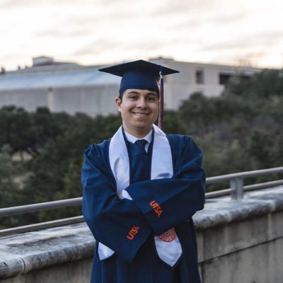 Jer_the_Bearr's tweet image. #UTSAGrad19 #NewProfilePic 🍾🎉