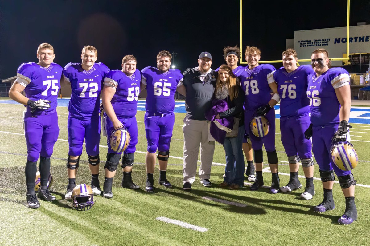 ButlerGrizzlies's tweet photo. The @ButlerGrizzlyFB team weren't the only ones taking home hardware after the @MidwestBowlOK game!

Congratulations to @CoachH_OL and his fiance Kelsey!

-Met👫in Miami, Ok in 2014
-4⃣ moves/coaching stops
-🔙 in Miami, OK on Dec. 8, 2019
-Grizzlies won a 🏆
-Kelsey won a💍 https://t.co/8A87GTfJSi