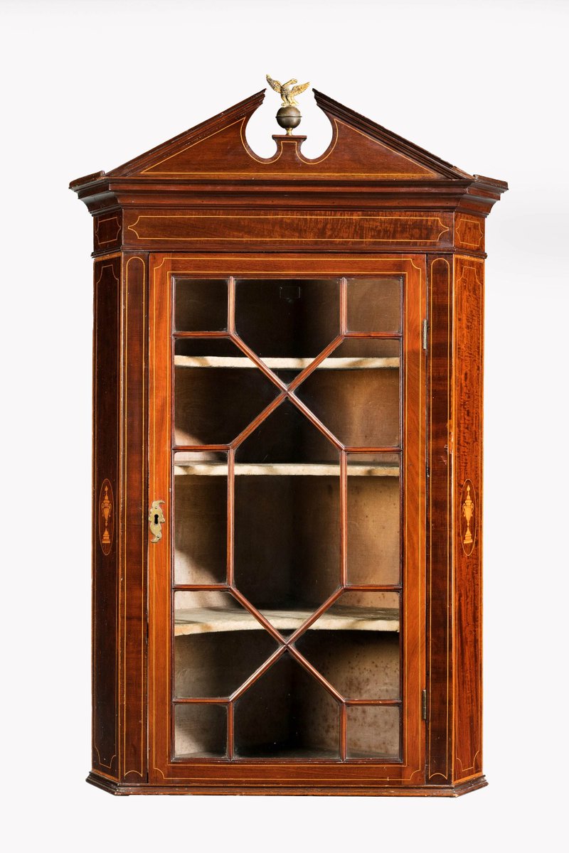 HseWindsor's tweet photo. George III period mahogany glazed corner cupboard with a broken arch pediment top. Finely banded in boxwood and line inlay.
c 1790
H 50" x W 31" x D 22"
£990
https://t.co/yx0Anq46zq
#antiquesWHA #antiques #vintage #homedecor #interiordesign #cupboard #Georgian #crafsmanship https://t.co/sysbdngdwf