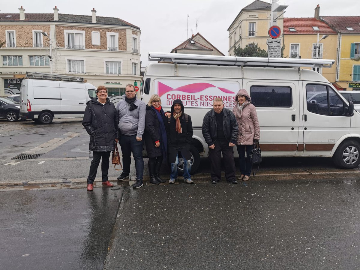 CEDTNF2020's tweet photo. fourgon-local pour aller à la rencontre des citoyens.Notre campagne est lancée avec #CEDTNF2O20 et Martine Soavi. une liste 100% citoyenne. https://t.co/qWC3nphwgB