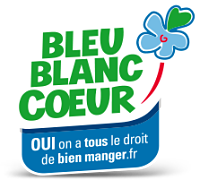 agribretagne's tweet photo. On nous a présenté la démarche @BleuBlancCoeur en 2007 et elle nous a plue. Nos vaches sont nourries à base d’herbe et de lin, riches en oméga 3. La première année, on a quand même constaté une baisse de 10 000 € de frais vétérinaire après le changement de régime des vaches… https://t.co/Gm9g8aGmOw