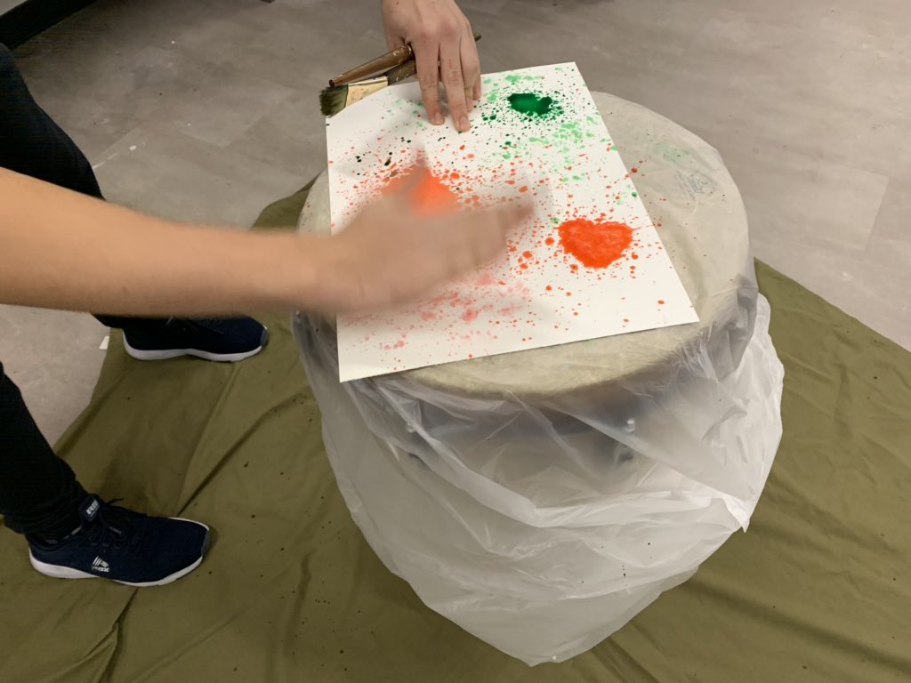 m_hauske's tweet photo. AP Drawing student making marks through drumming. Thank you @CoppellHSBand for loaning the drum #CHSArt #CHSHome #APDrawing #ExperimentalMarks #ProcessDocumentation #SustainedInvestigation https://t.co/7yyZaIzqj0