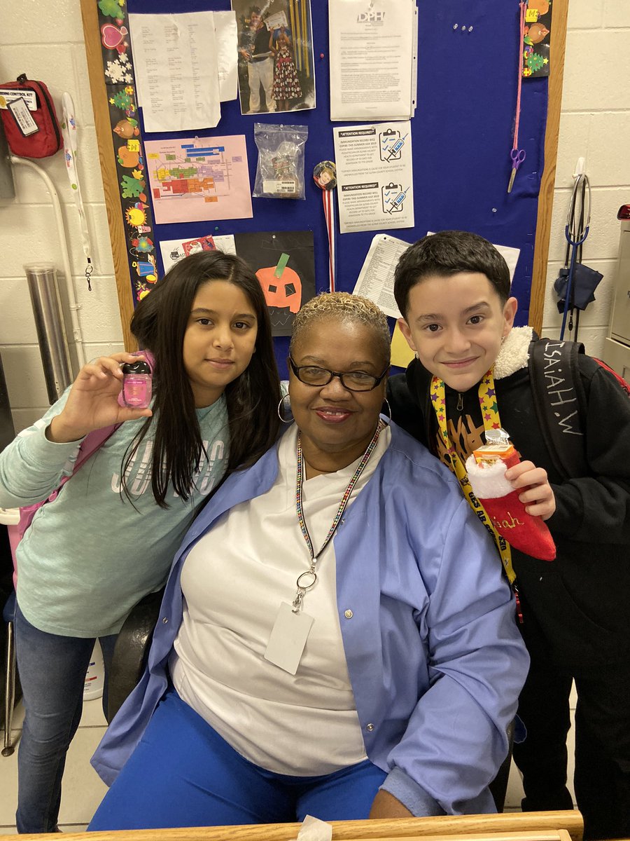 Nurse Keith brought some holiday cheer to Glyndale . We love Nurse Keith! <a href="/Mjswiger/">Mary Jo Swiger</a> @glynnschools <a href="/GlyndaleElemen1/">Glyndale Elementary</a> <a href="/HaywoodSenetra/">Senetra Haywood, Ed. S.</a>