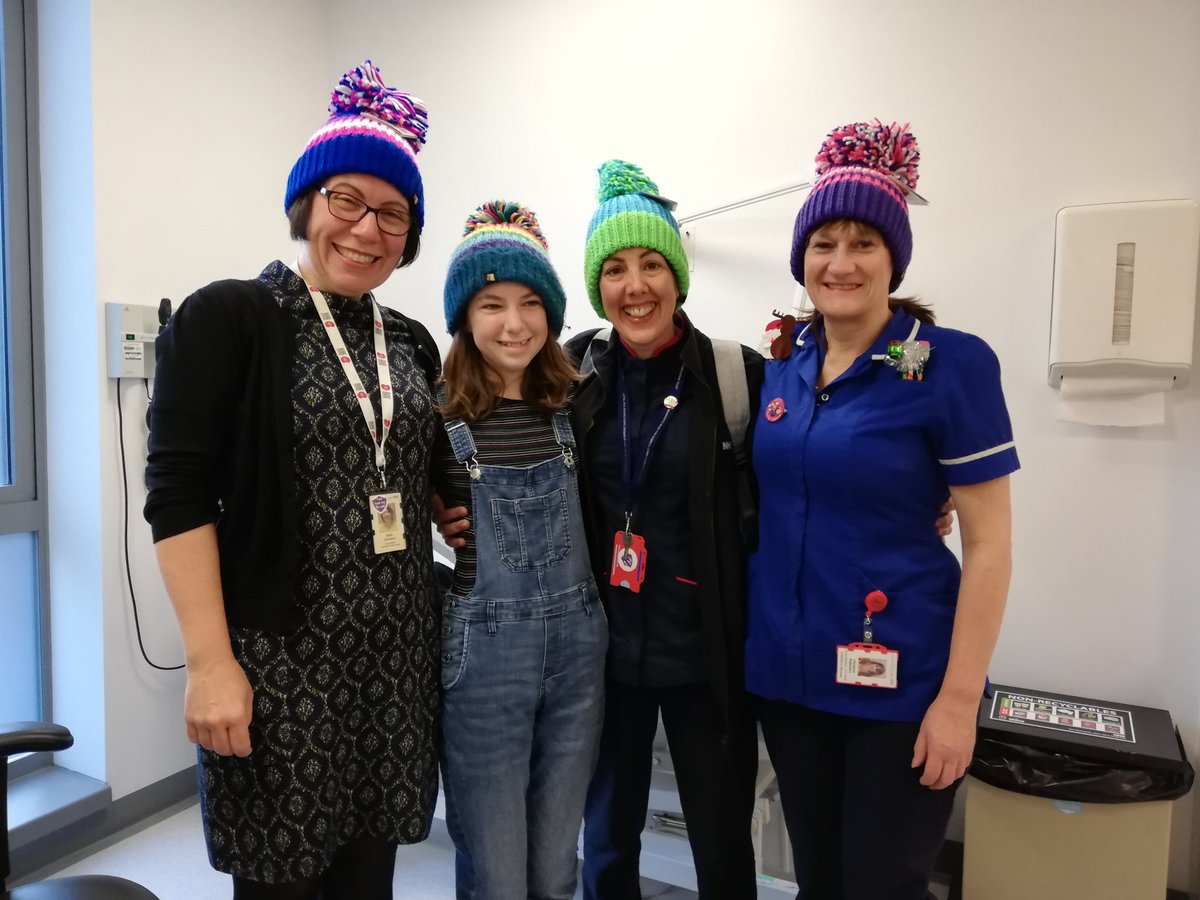@GreatNorthCH #teamkidney @LeilaQizalbash with one of our lovely patients who gave the team matching #bobblehats for #Christmas! #paedsrocks #lovemyjob