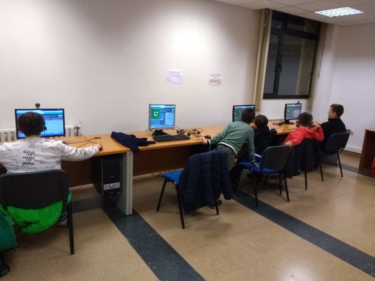 darioa's tweet photo. Hora del código 2019 en el CDTL de Panes (Asturias), a través de 
@coiipa

@citipa

 #HourOfCode #HourOfCodeAST #horadelcódigo https://t.co/SR8U9agLr5