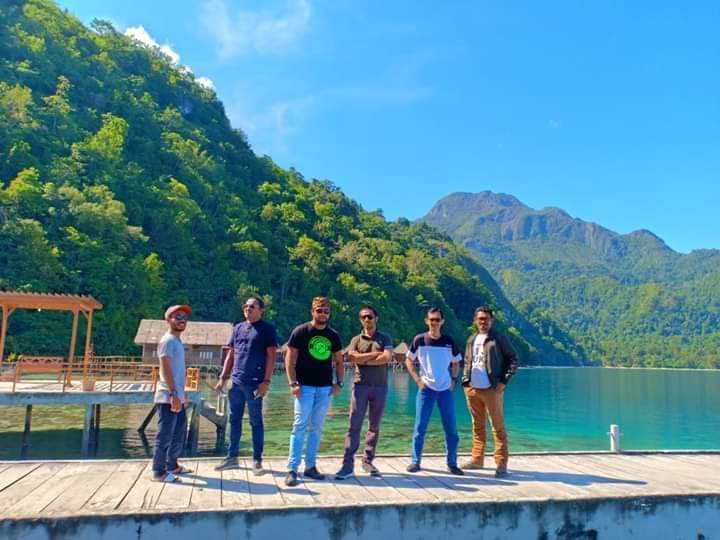 Pasca Konferwil V GP Ansor Maluku di kota Ambon Manise, mengawal Kunjungan Sekjen PP GP Ansor (Gus Adung), Korwil Maluku Bang <a href="/faisalsaimima/">FAISAL SAIMIMA</a>, Ketua Terpilih Beserta Pasukan Tempur Di Ora Beach Desa Saleman.
Semoga Keberkahan Menyertai Kita. Aamin
#KonferwilVAnsorMaluku
#TheANSOR