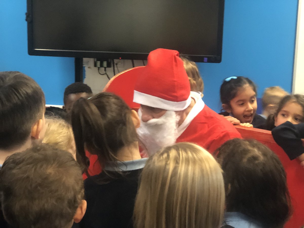 denisemburgess's tweet photo. Magical moments in reception this afternoon when Santa turned up to return the missing wellies! He even bought his sleigh! https://t.co/lioetytkcA