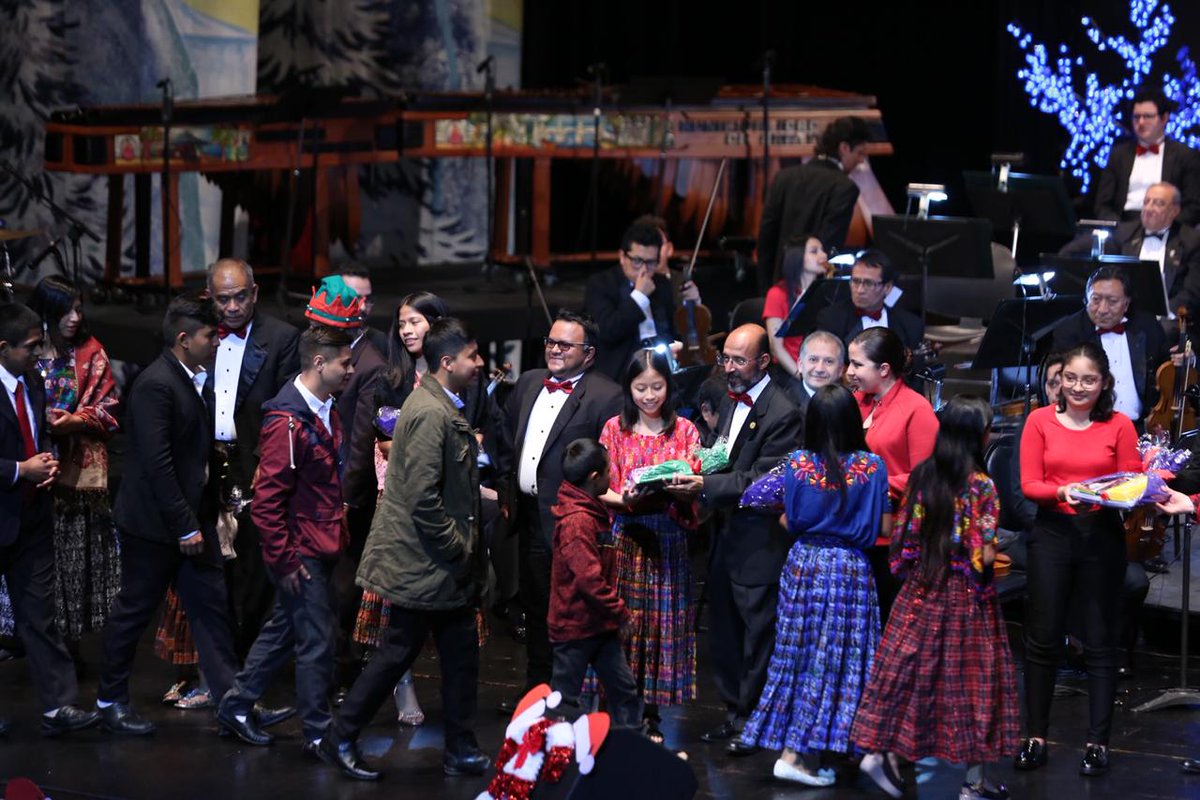 OSNGuate's tweet photo. Agradecemos a las familias que nos apoyaron asistiendo a nuestro último concierto y donando útiles escolares, los cuales ya fueron entregados a @BiblLemus @YooGuatemala Publicamos el listado de familias en nuestra Fanpage

¡Gracias a todos y todas por su valioso aporte!
@McdGuate https://t.co/1f030swUwj