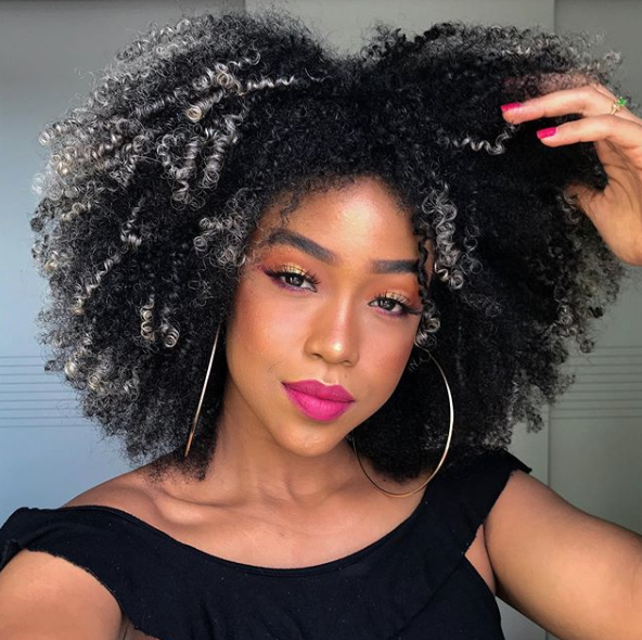 DnaEssence's tweet photo. Today’s #ColorCrush goes to @falaaimaroca with her gorgeous salt ‘n pepper curls! 🖤
.
.
#DNAEssence #HairCrush #repost #teamnatural #curlscrush  #haircolorinspo #naturalhairstyles #DNALove  #hairgoals https://t.co/YrceKuq0Jt