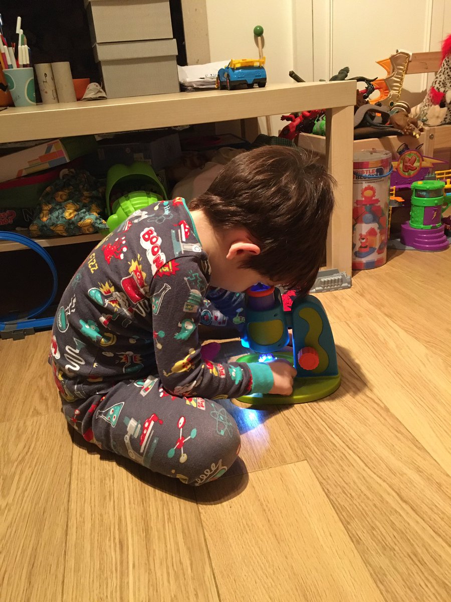 anariesgogil's tweet photo. My 4 yr old doing “expirimints”... 😂😂 #STEMdad #STEMmom https://t.co/V1NoHyrLZA