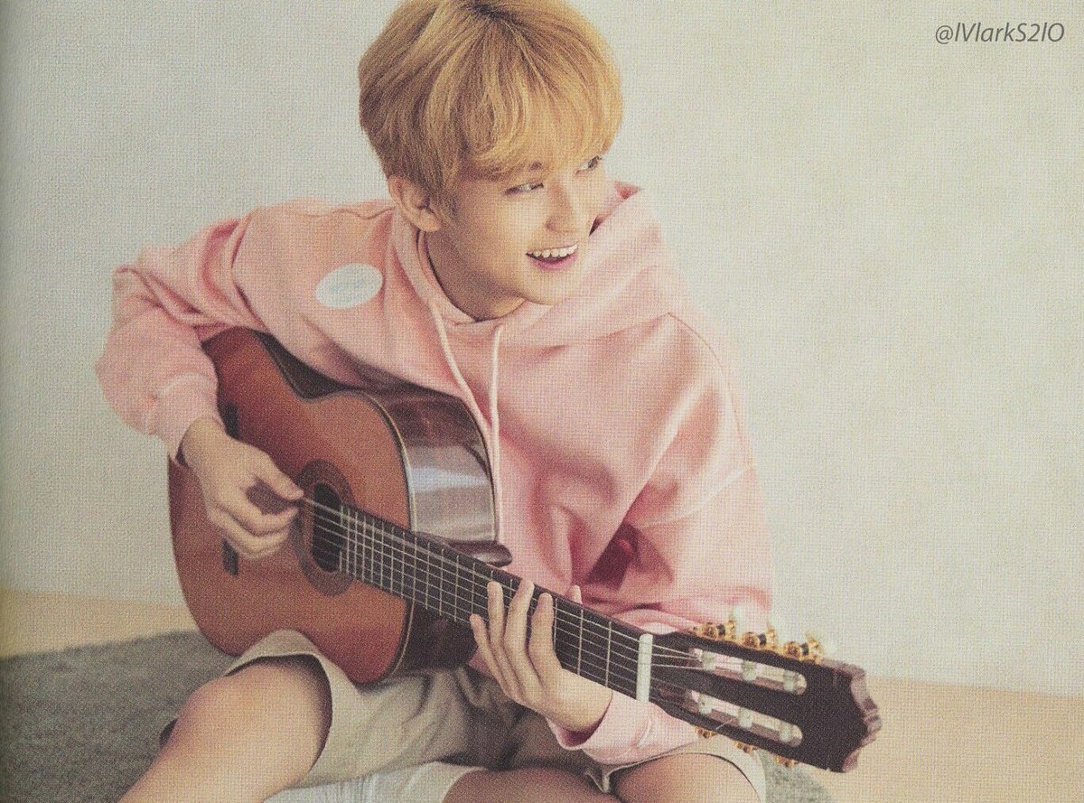 onyourmarkcl's tweet photo. humilde y trabaja tan duro para dar lo mejor de si en todo sus proyectos💘 y ¡Siempre lo hace genial! 
Nos emociona continuar viendo su crecimiento tanto como artista y persona🦁 por favor sigamos apoyándolo y dándole amor🥰 que merece todo y más.
#6yearsWithMark 
[Mark Chile] https://t.co/ebP3UGMOZd