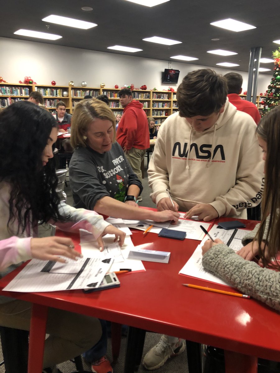 TheDenPHS1's tweet photo. PHS Keystone students engaged in a Reality Fair with the support of Bancorp South. https://t.co/5sMOeULV92