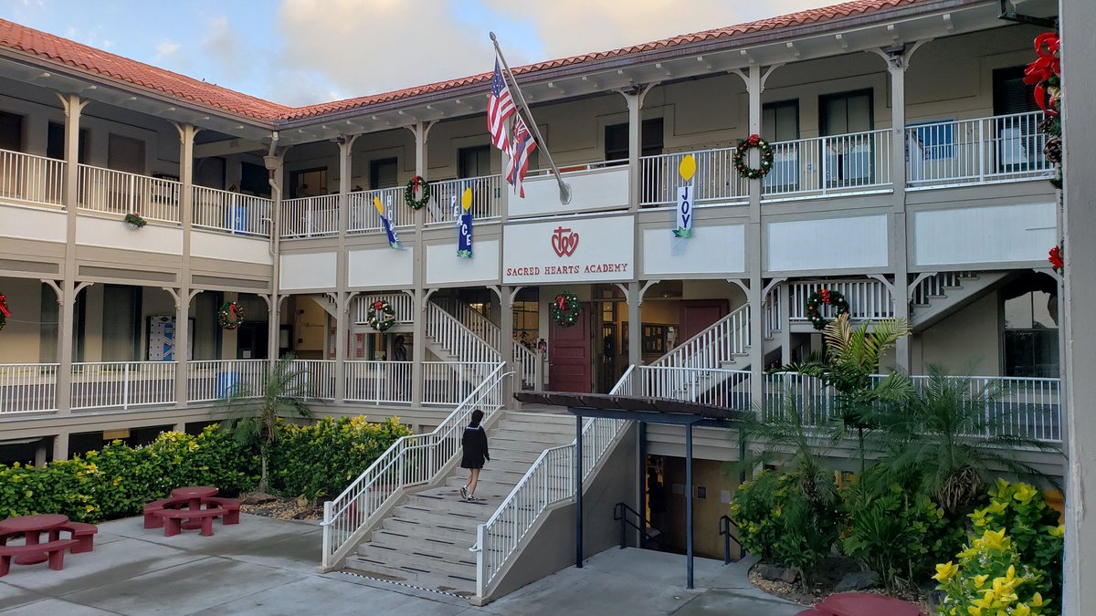 rekdtech's tweet photo. Getting ready for Hawaii Cold Reads for Climate Change Theatre Action... it's a beautiful day to be back at SHA #SacredHeartsAcademy #ClimateChangeTheatreAction https://t.co/HcMvuhFoWc