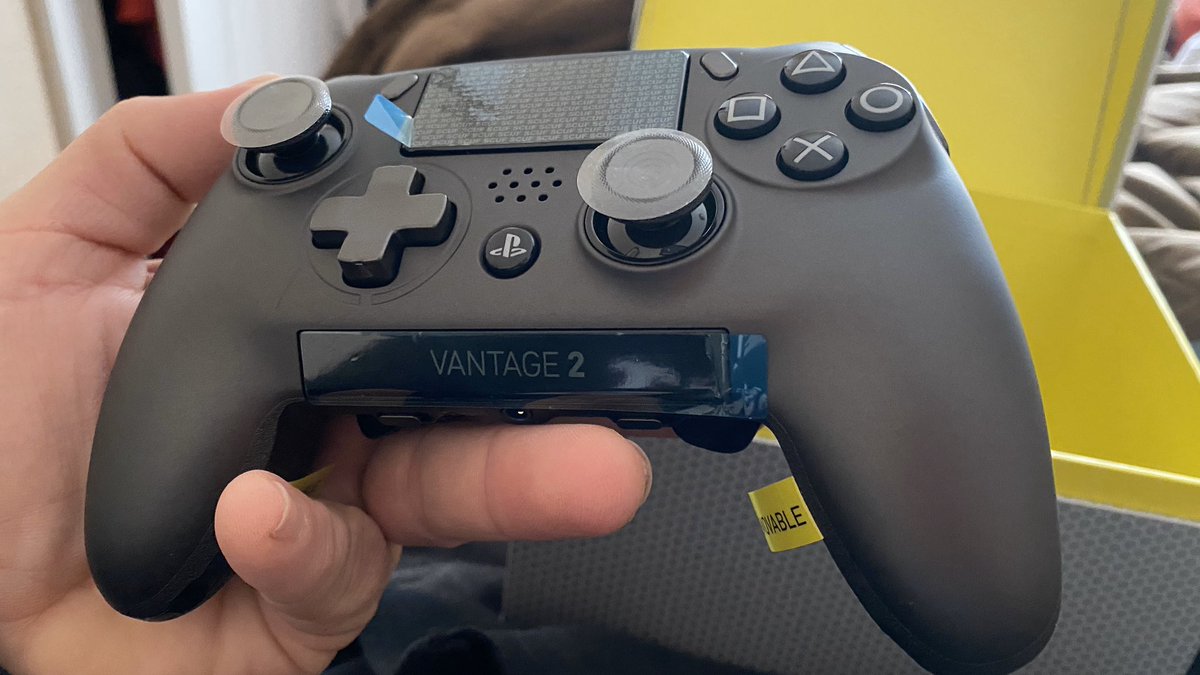 FooBear408's tweet photo. The new @ScufGaming controller aptly named #Vantage2 has more grip on it than SpiderMan. I canโt wait to start using this thing! https://t.co/uXFiadjEzD
