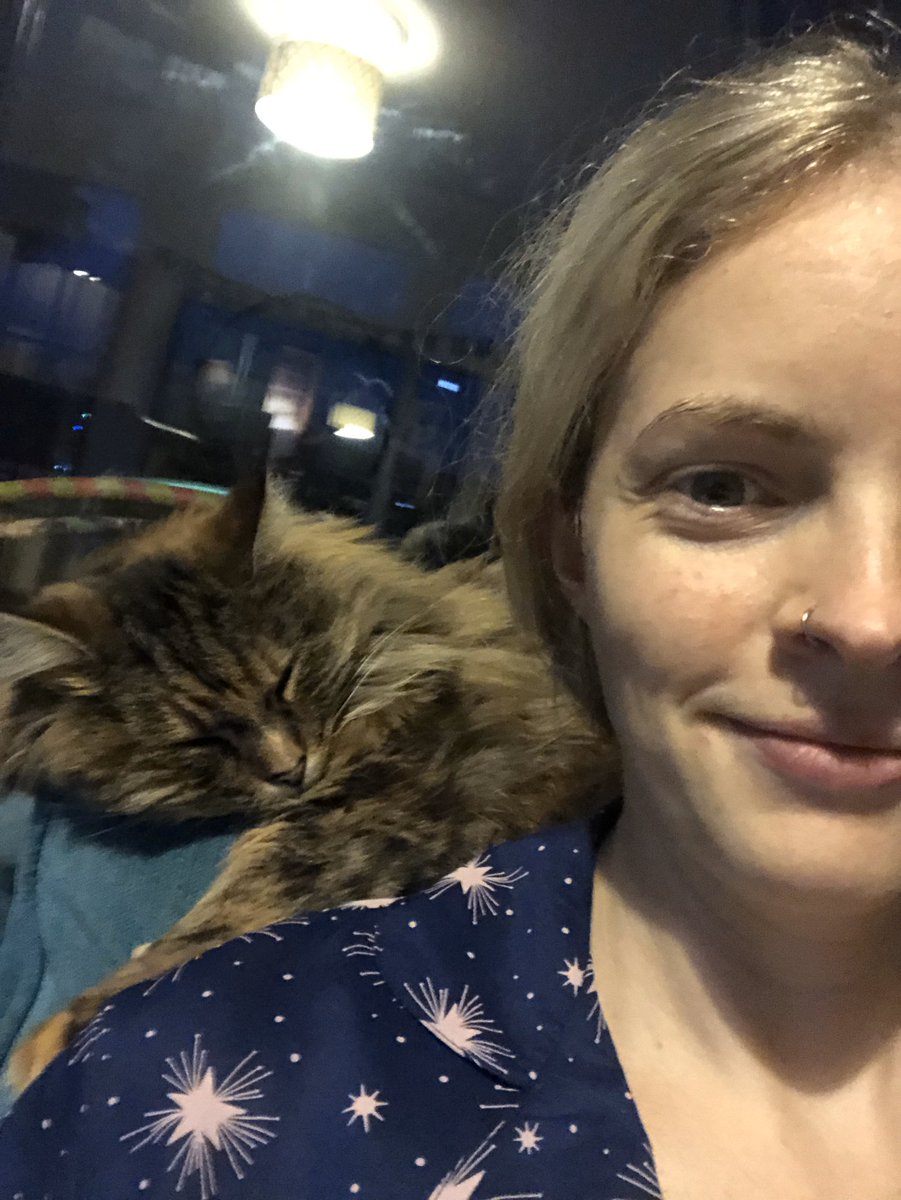 BRCAchatter's tweet photo. She’s got my back 😽 #brca #brca2 #brca1 #brcamutation #previvor #brcagene #breastcancer #cancer #mastectomy #preventativehealth #preventativemastectomy #genetics #genes #cancergene #bravingbrca #brcastrong #brcasisterhood #beBRCAaware #unBRCAble #postop #postoprecovery #drains https://t.co/BbBbvi1qJg