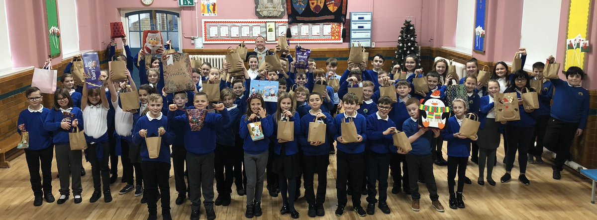 MissTTwyn's tweet photo. Year 6 proudly handed over more than 60 gift bags today for the Salvation Army shelter 👍 needless to say John was overwhelmed by the generosity of pupils and parents of Twyn School 🥰 @MrsLathamTwyn @TwynSchool @salvationarmyuk https://t.co/HU7xRUWx9t