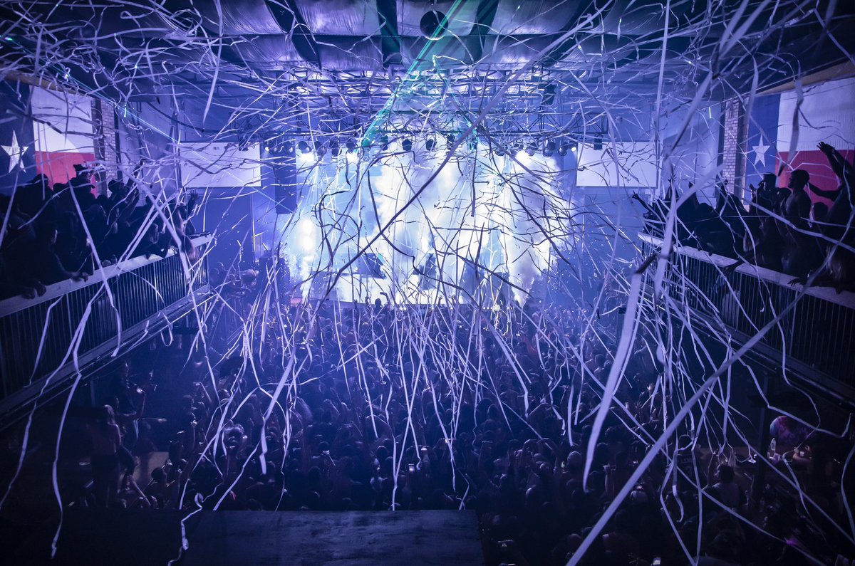 TheMarcSM's tweet photo. New Year’s Eve at The Marc hits different https://t.co/kfToRV4Xaq