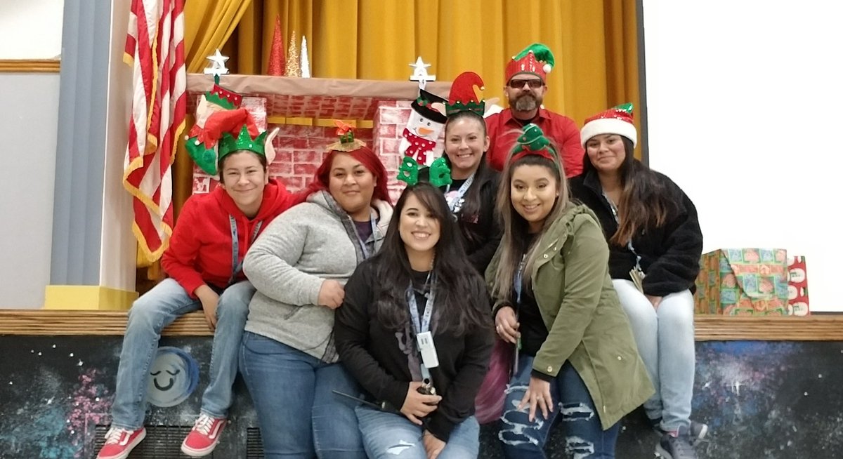 AstridM0805's tweet photo. Christmas hat day #teamcasaloma @CasaLomaSchool https://t.co/TkBJoC8qTr