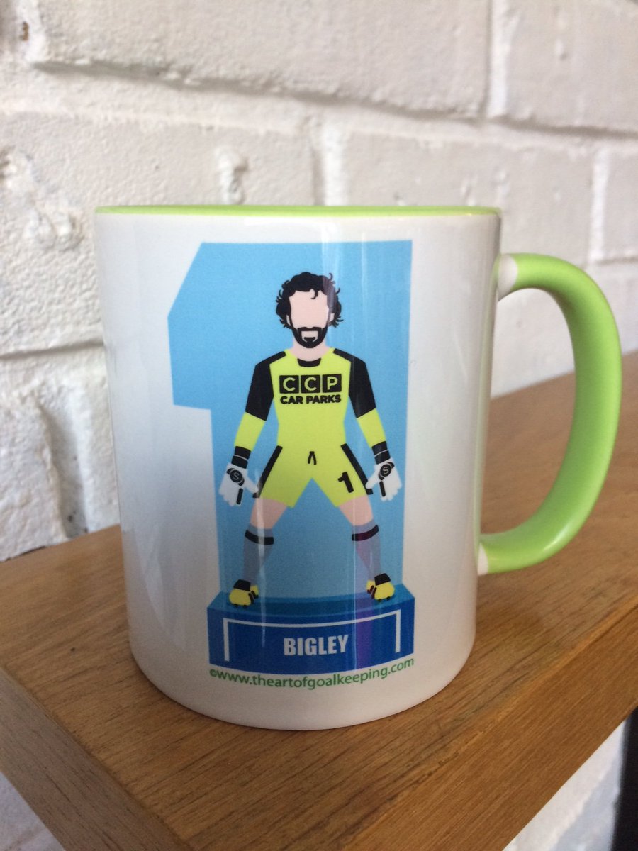Fancy a personalised mug of yourself or your goalkeeper hero?
#goalkeeper #mugs #gkunion #gifts #keepers 
Visit theartofgoalkeeping.com for all our goalkeeper heroes.