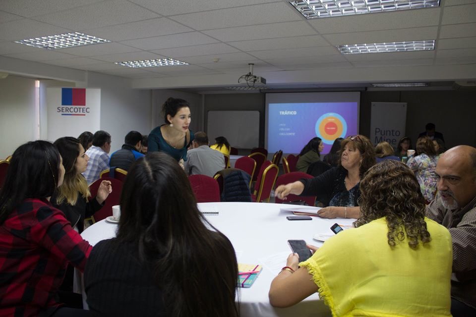SercotecAtacama's tweet photo. ❤️ Gran encuentro para adquirir nuevas herramientas en Marketing Digital se desarrolló durante esta jornada con alrededor de cuarenta emprendedores.
Nuestra Directora Regional Natalia Bravo Bassi, valoró esta instancia de capacitación y compartió con cada uno de los asistentes. https://t.co/0PDBbblrnq