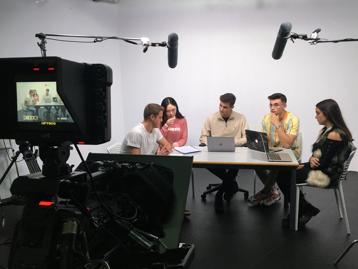 UCJCEmpresayTec's tweet photo. Queremos dar la enhorabuena a nuestros alumnos de primero quienes han participado exitosamente en la actividad del profesor @eduardoglezvega 

Han realizado varios debates televisados, en @MLabExp con la asignatura Pensamiento Crítico - Tema: Los Impuestos.

#SomosUCJC https://t.co/khtBkBVK1S