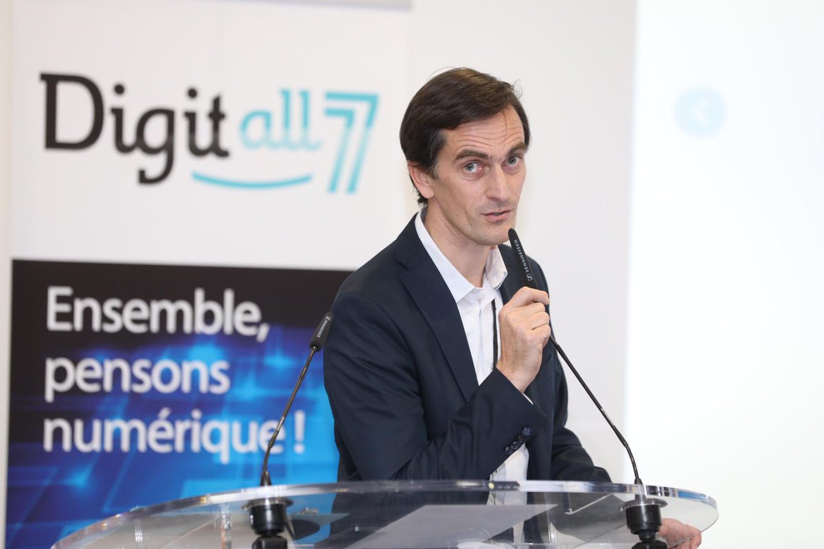 ccism77's tweet photo. [direct] Découverte du 5e nominé aux #ChallengesNumeriques #Digitall77 : le parcours sonore et immersif du @ChateauVLV avec A #deVogue @Attractivite77 https://t.co/Nl0mmQjeBs