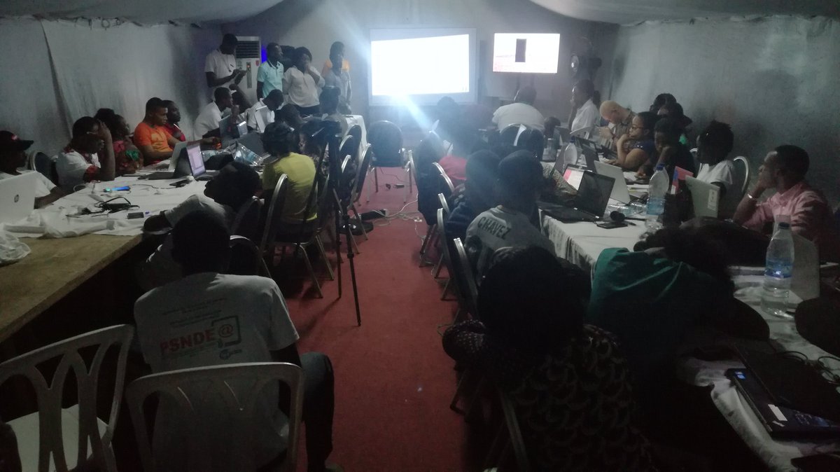 wilfriedn's tweet photo. Bootcamp en préparation de la finale du #civagrihack en #cotedivoire nous sommes avec les 15équipes finalistes pour les derniers réglages #psndea https://t.co/E1kz0QBuOD