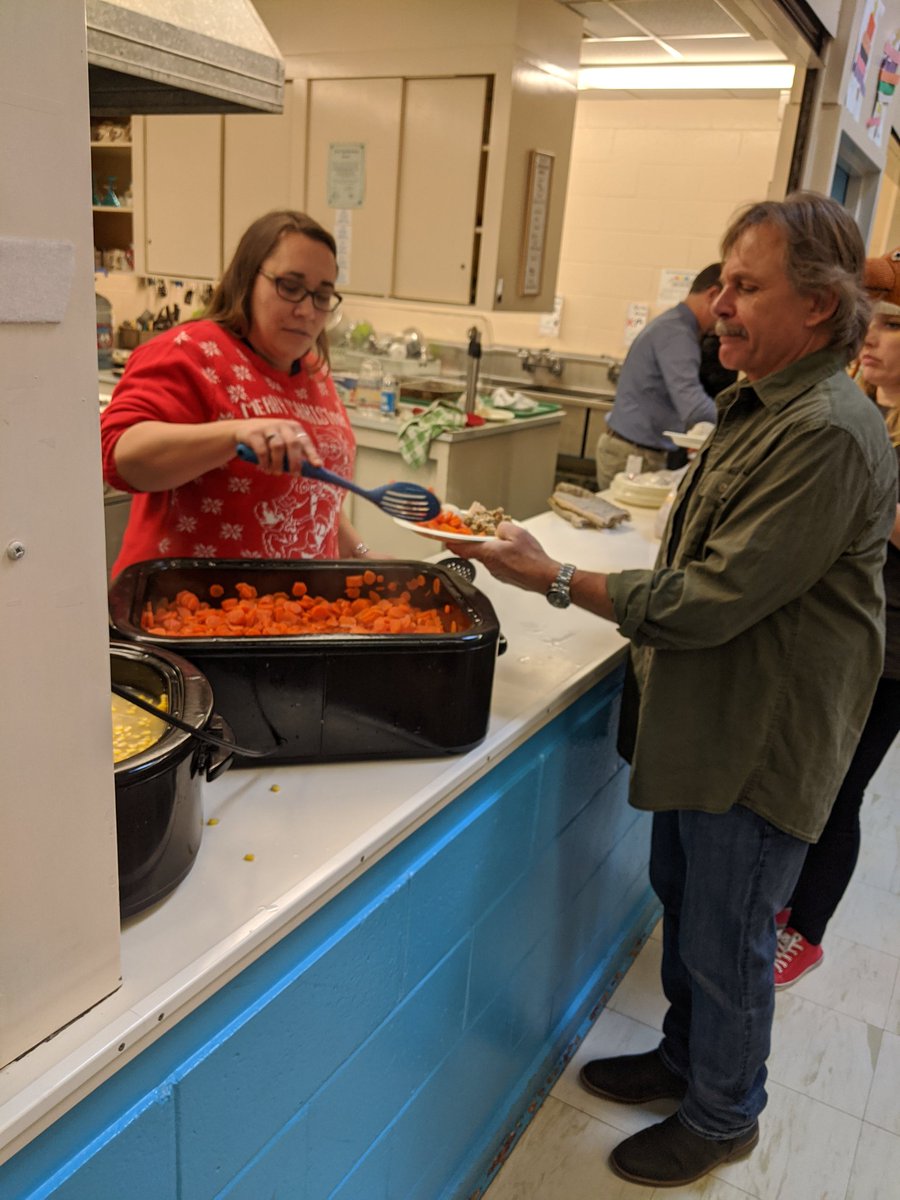#DAHS had a wonderful turkey dinner today with the whole school and some special guests including our bus drivers, members of the sac and @MikeO_AVRCE #wholeschool #community #turkeydinner <a href="/AVRCE_NS/">Annapolis Valley Regional Centre for Education</a>