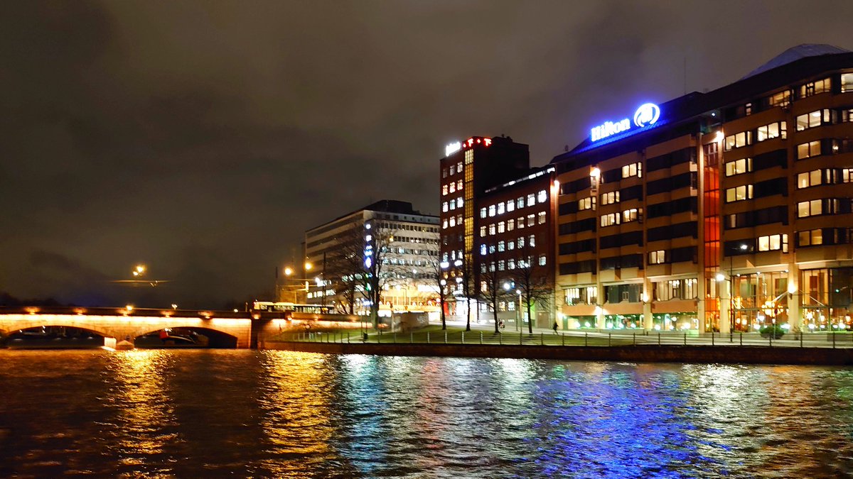 SampsaKettunen's tweet photo. John Stenbergin ranta, #Hakaniemi, #Helsinki, 5.12.2019.
#hakaniemenranta #johnstenberginranta #pitkäsilta #nightshot #reflection #loves_reflection #loves_reflections #visithelsinki #sonyxperia5 #aspmas #mobileshot #mobilephotography #hotelli #hotel #hilton @HiltonHelsinki https://t.co/Dvoup71J6G