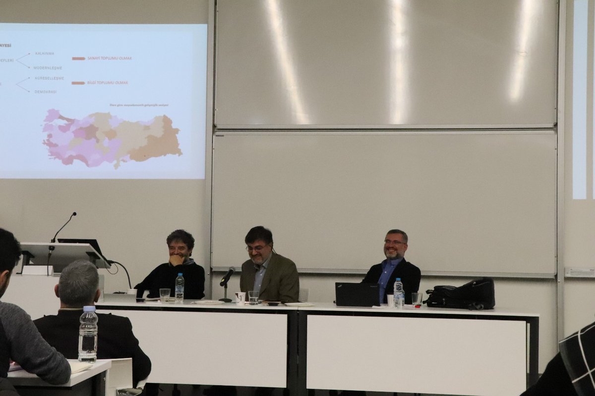SosyolojiDukkan's tweet photo. Bugün gerçekleştirdiğimiz, "Türkiye’de Toplumsal Tabakalaşma: Sınıf ve Cemaat" adlı seminerimizden kalanlar!

Etkinliğimize katılan dinleyici arkadaşlarımıza teşekkürlerimizi sunarız.

Başka bir etkinlikte buluşmak dileğiyle. https://t.co/0vCVN4yvlC