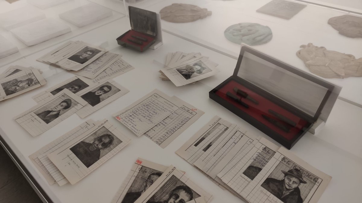 MAngelesZurilla's tweet photo. La Sala ACUA @uclm_es acoge la exposición Tinta de Verano, muestra de los excelentes trabajos de los alumnos del Master de Grabado y Diseño Gráfico de la Real Casa de la Moneda y @BBAACuenca. Gracias a Jaime Sánchez, presidente, y Rafael Feria, director del museo por acompañarnos https://t.co/PBUWEDgbEE