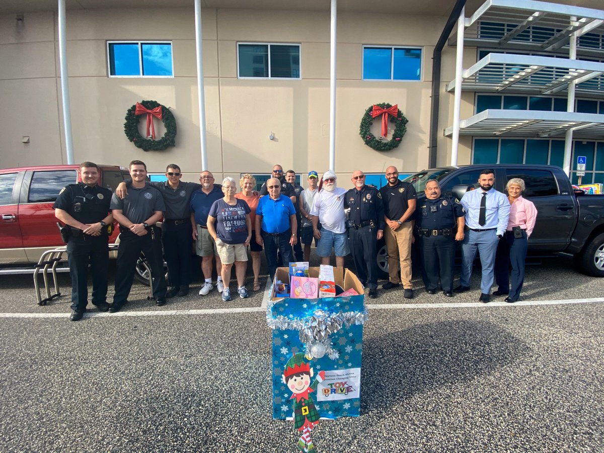 DBShoresPS's tweet photo. Santa and his helpers stopped in this morning and picked up all the donations for the #OperationChangingLives #ToyDrive. They filled up three truck loads! Thank you for your generous donations. ๐ https://t.co/iPFf5GAgW4