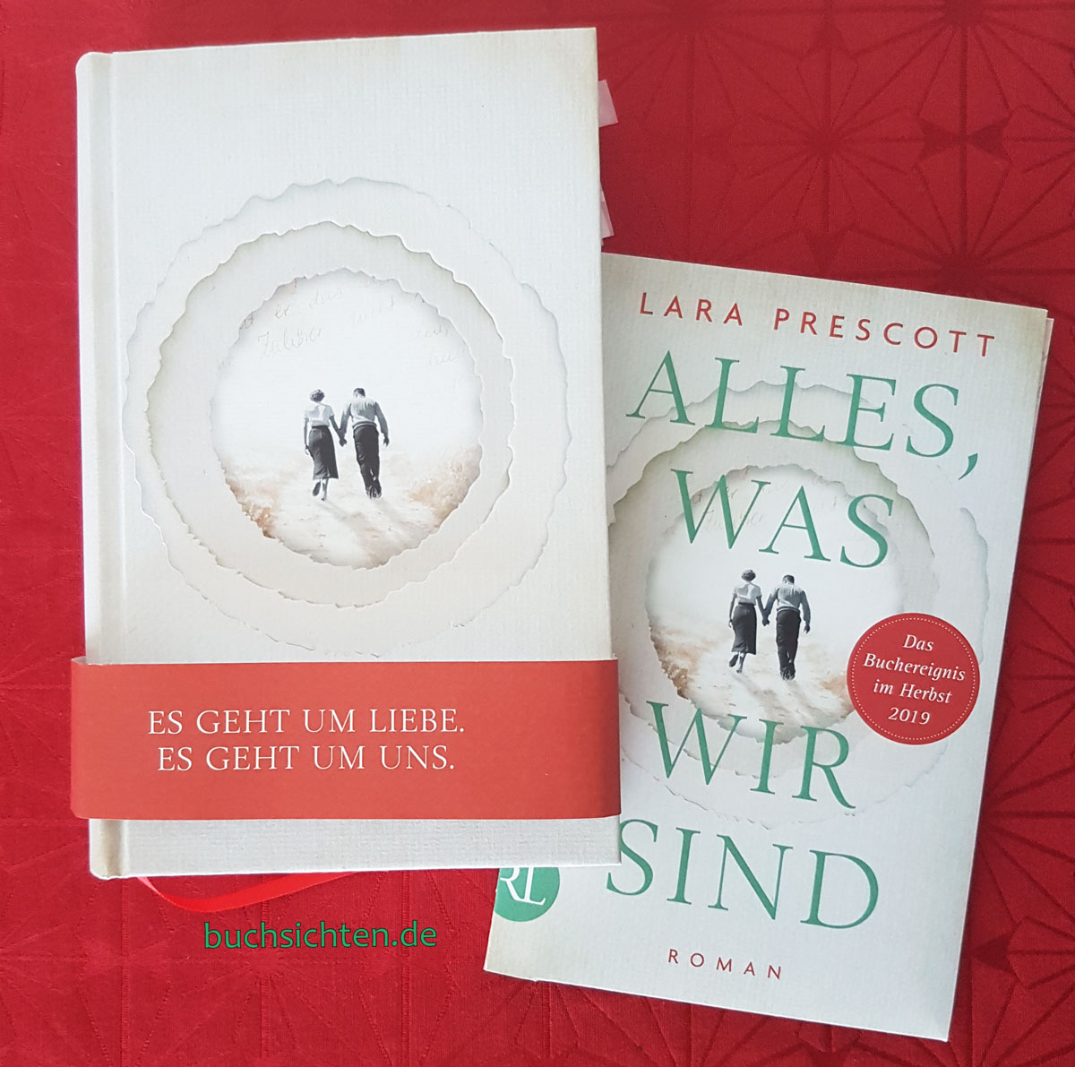 [Werbung] *Ingrid Lara Prescott ist es in "Alles, was wir sind" gelungen, zwei Handlungsstränge auf einzigartige Weise zu verknüpfen und eine Geschichte zu erzählen, die von damals nicht absehbarer Bedeutung für Politik und Literatur wurde. buchsichten.de/2019/12/rezens… <a href="/Aufbau_Verlag/">Aufbau Verlage</a>